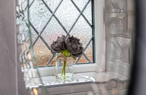Havering Apartment | Private Hot Tub, Sauna, Ice Bath & Gym & Apartment