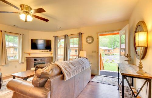 Cherokee House | Private Hot Tub Tuckasegee River Couples Escape