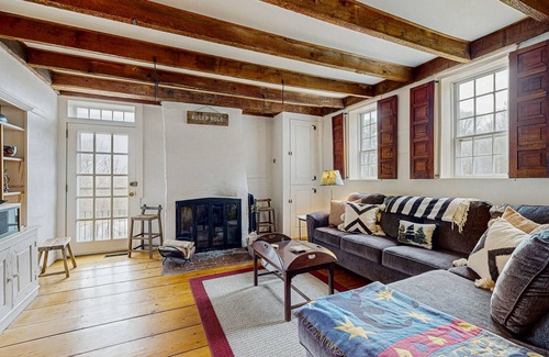 Reading House | Private house & cottage, pond, mountain view, balcony, outdoor dining, fireplace