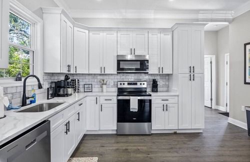 Mosby House | Private House in Heart of Historic Barton Heights!