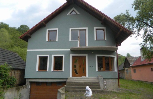 Sita Buzaului House | Private House set on the outskirts of Intosura Buzaului