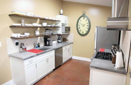 Roanoke Apartment | PRIVATE INDUSTRIAL LOFT IN DOWNTOWN BRAND NEW