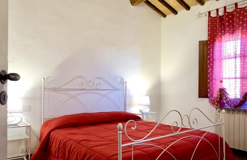 San Quirico d'Orcia Apartment | Private apartment for 2 people 5 minutes from the hot springs