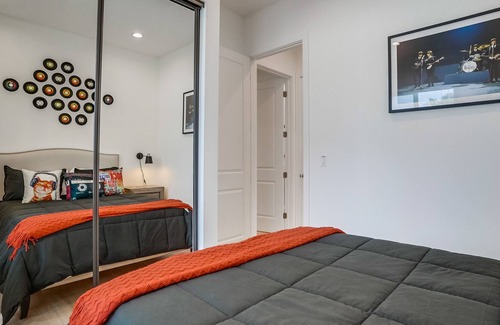 Lake Balboa House | Private King Bed w/ Full Kitchen + Laundry