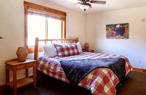 Grand Lake Cabin | Private Lake Getaway with Kitchen