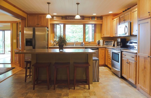 Tomahawk House | Private Lake Nokomis Sandy, 5 kayaks, 3 canoes, 2 paddle boards, great fishing.