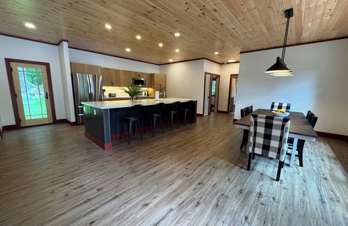 North Pole House | Private Lake Placid Island Oasis Retreat