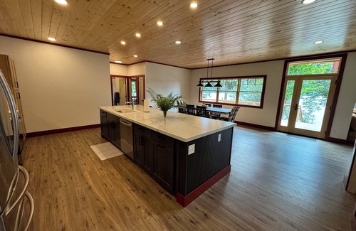 North Pole House | Private Lake Placid Island Oasis Retreat