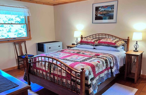 Calais Cottage | Private Lake Side Home in the Woods