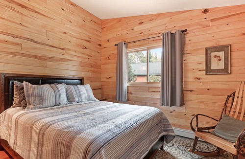 Manitowish Waters House | Private lakefront home with boat dock, fireplace, & generous yard