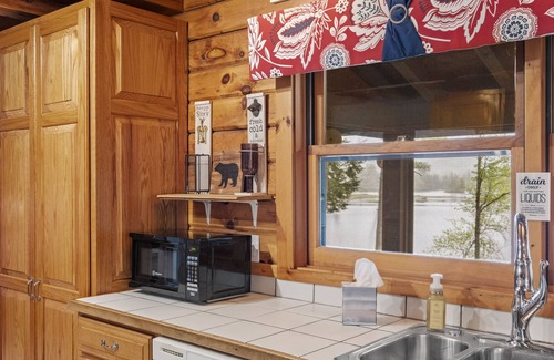 Sanbornton House | Private Lakefront - Luxury Log House