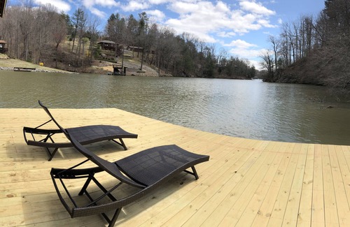 Goodview House | PRIVATE LAKEFRONT RETREAT HOTTUB KAYAKS GAME ROOM THEATER FIREPLACE