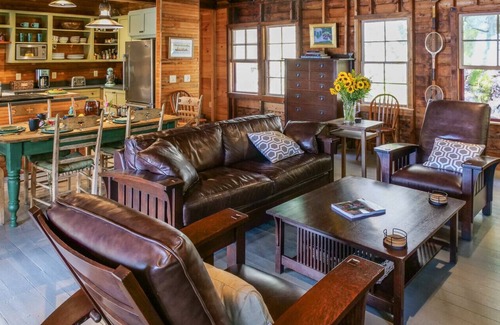 Colchester Cabin | Private Lakehouse with Great Swimming and Epic Sunset Views