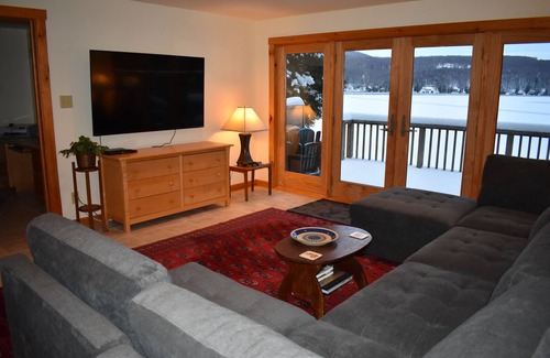 Glover House | Private lakeside home perfect for romantic getaway for two couples