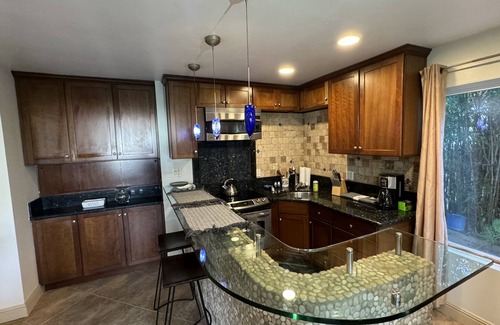 Del Mar Heights House | Private Large Guesthouse in Coastal Del Mar, close to beaches and restaurants.