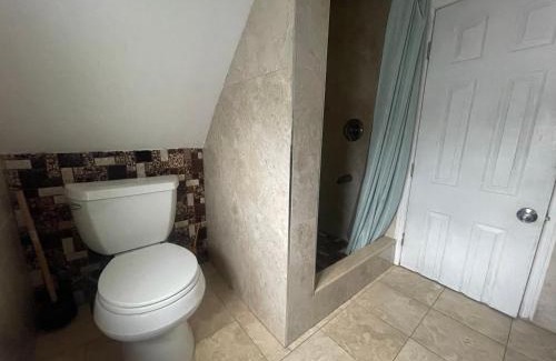 Queens Apartment | Private Loft 5 min away from LGA
