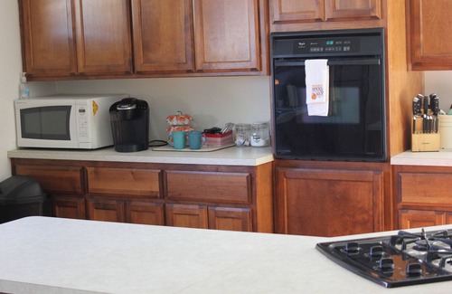 Kernville Cottage | Private Loft Cottage, w/bedroom, close to Kern River. Pet friendly. Sleeps 8