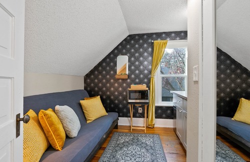 Logan House | Private Loft in 2 Story Victorian, Billiken Inn