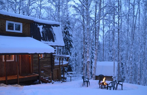 Fairbanks House | PRIVATE LOG HOME NESTLED AMONG THE BIRCH TREES