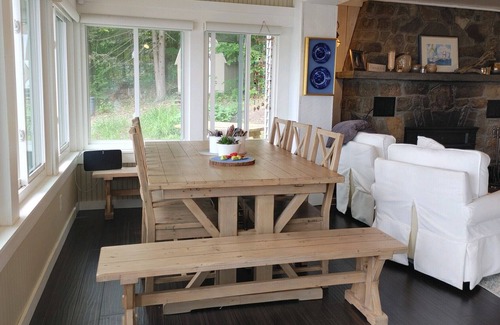 Trumansburg Cottage | PRIVATE. Lots of room to spread out! 2 Hugh docks. Water toys. Parking!