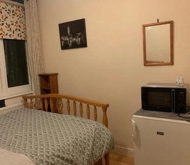 High Wycombe House | Private Lovely double bedroom