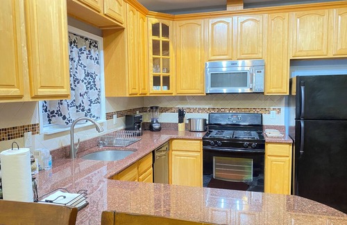 West Side Apartment | Private luxury apartment/close to NYC/free wifi+parking/