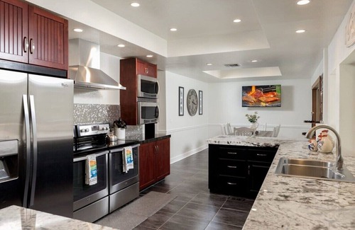 Evergreen Estates House | Private Luxury Big Bear Lodge. Hot Tub. Game Room