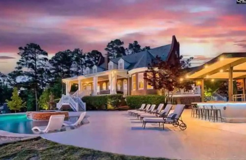 Lexington House | Private Luxury Lakefront Estate