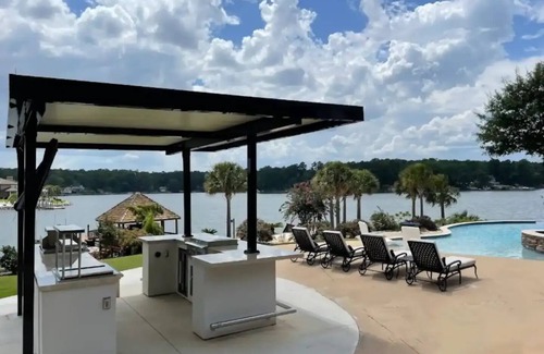 Lexington House | Private Luxury Lakefront Estate