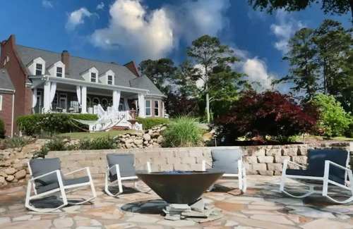Lexington House | Private Luxury Lakefront Estate