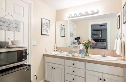 Nevada City House | Private master bed/bath with separate entrance,10 min. walk to town.No clean fee