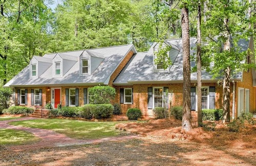 Evans House | Private Master's Rental on 3 acres w/pool