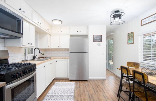 Springville Cabin | Private Mountain Getaway - Year-Round Creek - Cozy & Peaceful Retreat
