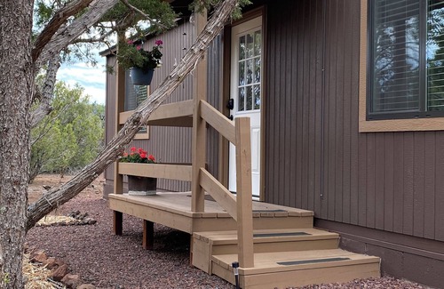 Springerville Cottage | Private mountain guesthouse