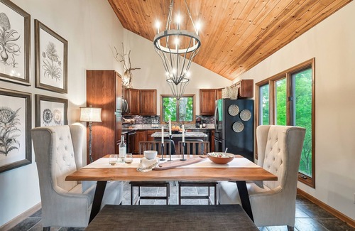 Cosby Cabin | Private Mountain View Luxury Cabin with Hiking Trails, Creek, Games,and More!