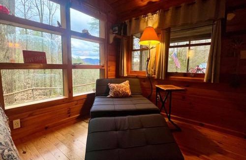 Franklin House | Private Mtn Love Shack w/fast wifi, BBQ & view