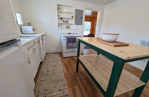 Hayesville House | Private, newly renovated Cottage Near Mountains, Nat'l Parks, and Lake Chatuge