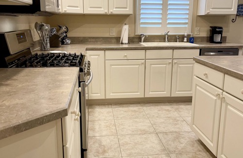 Virginia Trace House | Private oasis! Family sized villa! 3 min to Lake Sumter Square, walk to pool