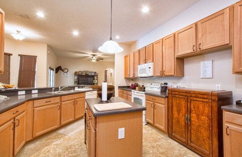 Calabria House | Private Oasis w/Pool & Spa, Great Location, Pool Table, Free Wifi, Close to Restaurants, Shopping and Theme Parks!