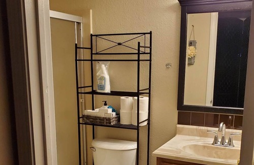 Tracy House | Private Oasis with private entrance and bathroom