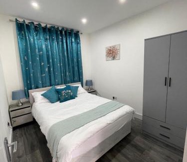 Woodhouse Apartment | Private One Bedroom Flat in Barnet, London