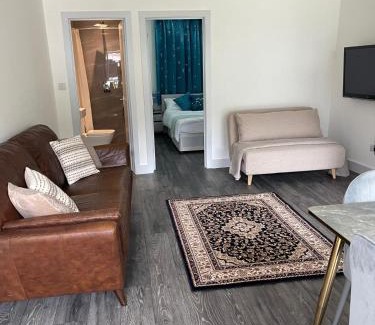 Woodhouse Apartment | Private One Bedroom Flat in Barnet, London