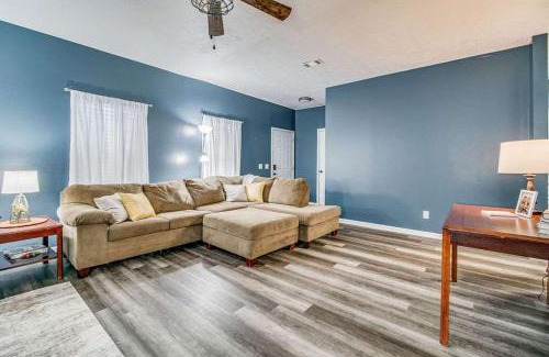 Ono Island House | Private Patio & Close to Beach Coastal Cottage