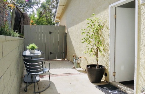 Thousand Oaks House | Private Patio Place with Kitchen