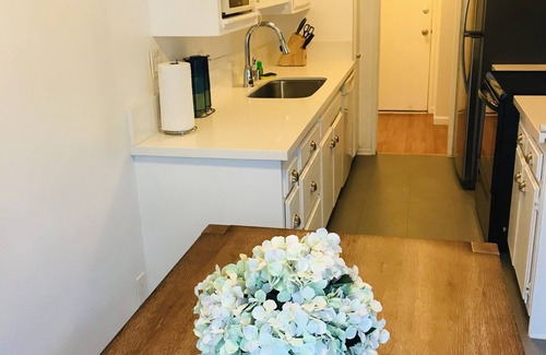 Sawtelle Apartment | Private patio w/work space entire 2bd/2ba in West LA, SMC,UCLA Santa Monica adj