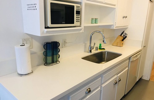 Sawtelle Apartment | Private patio w/work space entire 2bd/2ba in West LA, SMC,UCLA Santa Monica adj