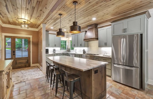 Salem House | Private Peninsula on Lake Keowee.