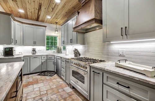 Salem House | Private Peninsula on Lake Keowee.