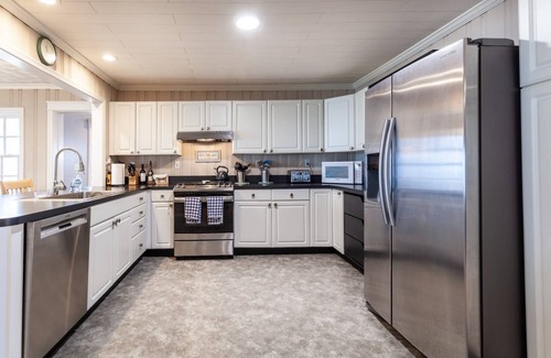 Stevensville House | Private pier at multi-suite waterfront home on the Bay with Hot Tub (Open!)