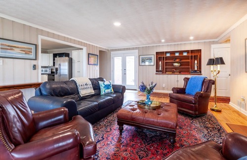 Stevensville House | Private pier at multi-suite waterfront home on the Bay with Hot Tub (Open!)
